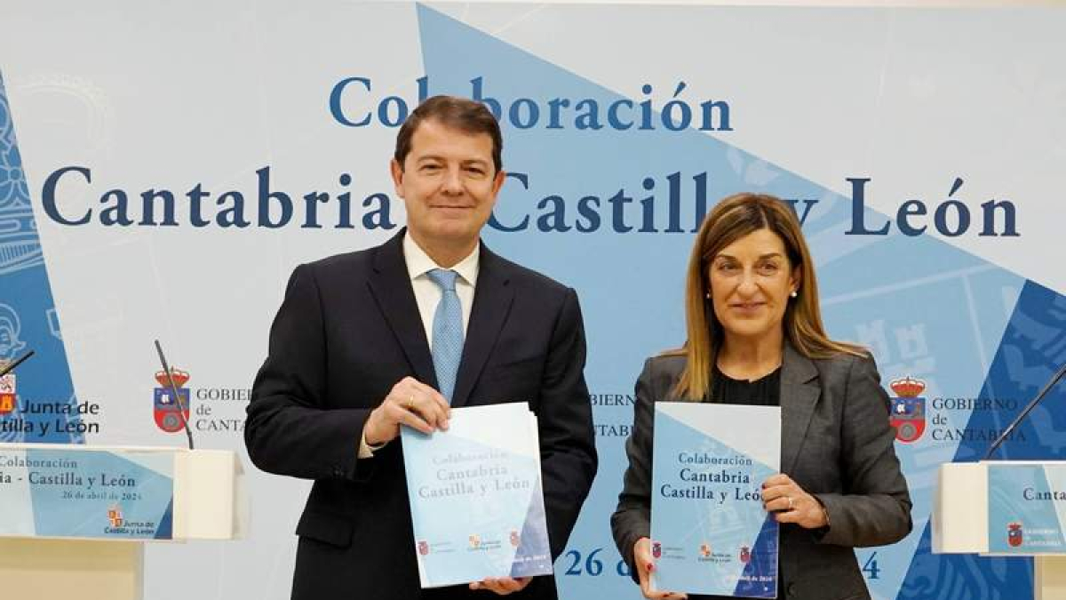 Alfonso Fernández Mañueco y María José Sáenz de Buruaga, ayer.  MIRIAM CHACÓN