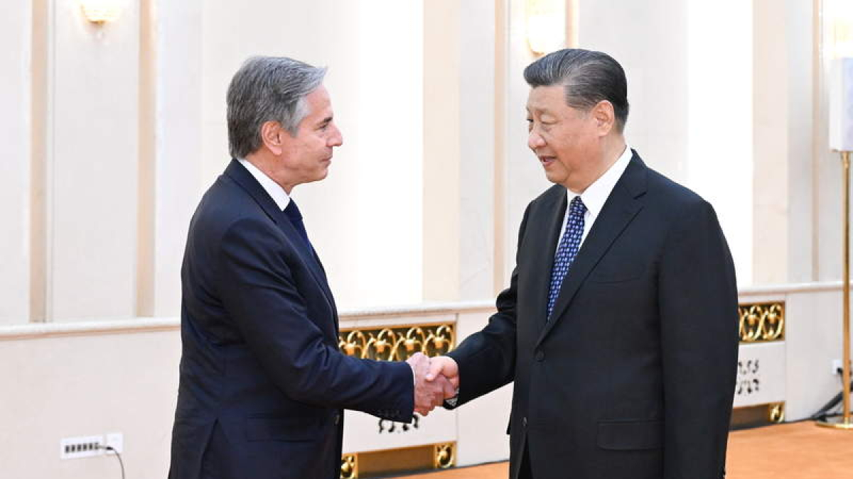 El secretario de Estado, Antony Blinken junto al presidente de China, Xi Jinping.  XINHUA