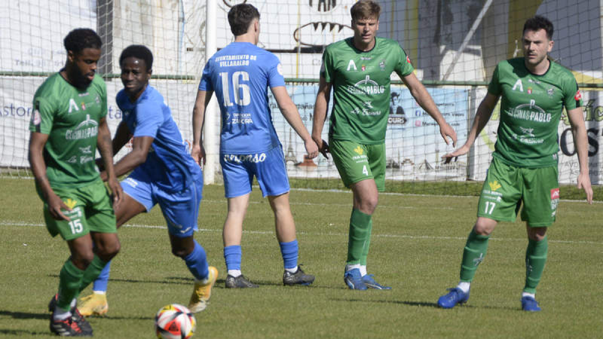 El equipo maragato se juega más que tres puntos frente al conjunto salmantino.  MARÍA FUENTES