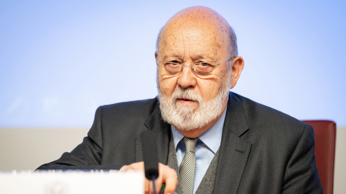 Archivo - El presidente del CIS, José Félix Tezanos, inaugura la mesa 'Sondeos de opinión pública y encuestas preelectorales', en la Facultad de Ciencias de la Información de la Universidad Complutense, a 11 de enero de 2024, en Madrid (España).