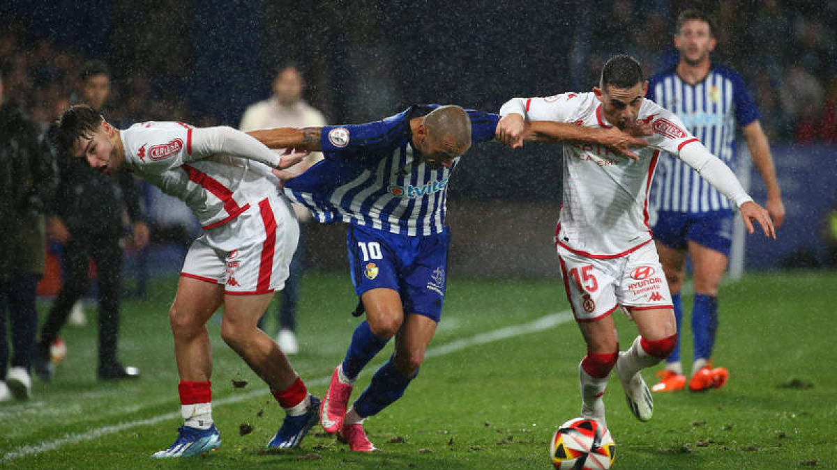 Real Unión Club, Cornellà y Teruel serán rivales tanto de la Deportiva como de la Cultural en el último mes de la Liga regular. L. DE LA MATA
