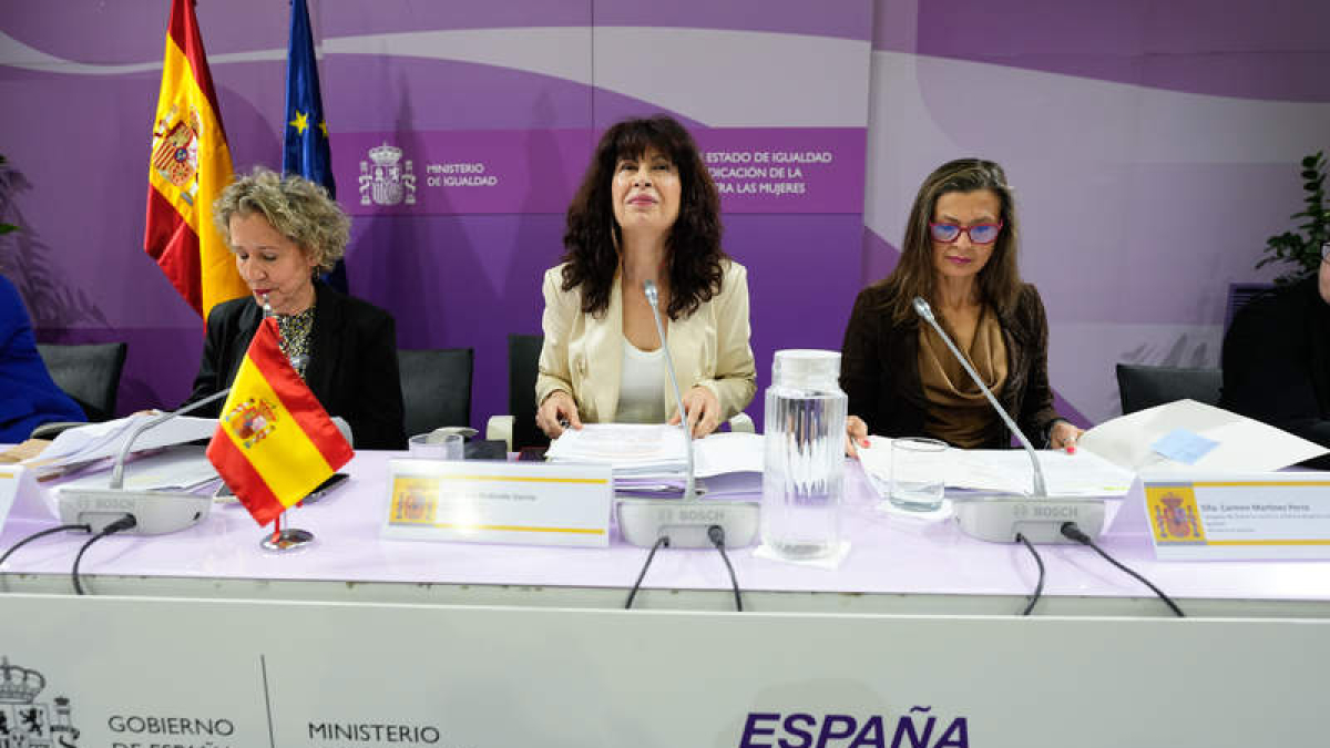 La ministra de Igualdad, Ana Redondo, durante la Conferencia Sectorial de Igualdad ayer. BORJA SÁNCHEZ-TRILLO