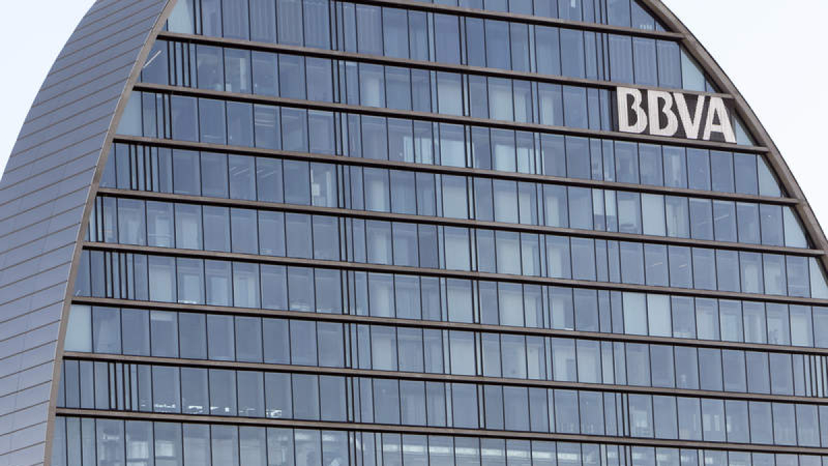 Edificio emblema del BBVA en el barrio de Las Tablas en Madrid. JAVIER LÓPEZ