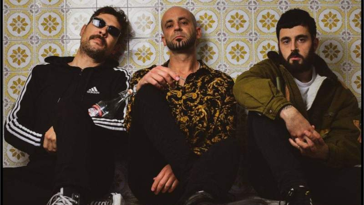 Catalina Grande Piñón Pequeño actúa esta noche en Zotes.  DL