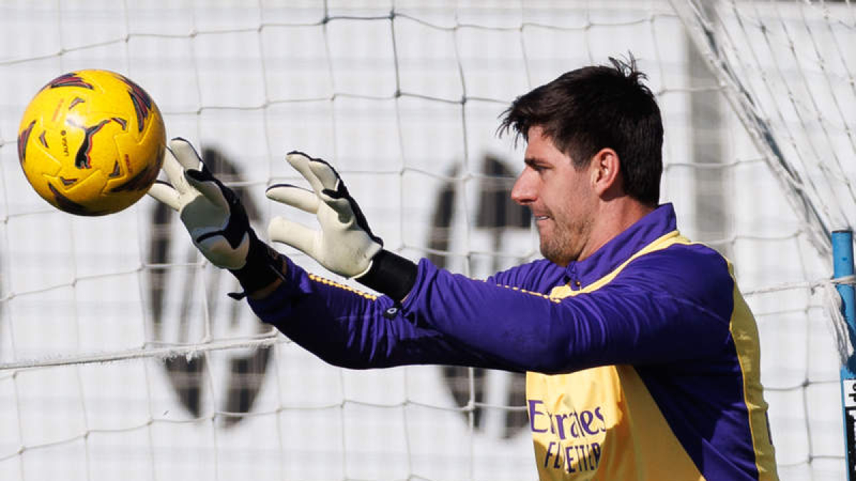 Courtois volverá a ser titular con el Real Madrid tras superar su lesión en la rodilla. SERGIO PÉREZ