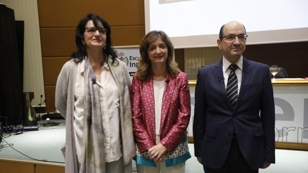 Teresa Mata, Nuria González y Juan José Fernández.