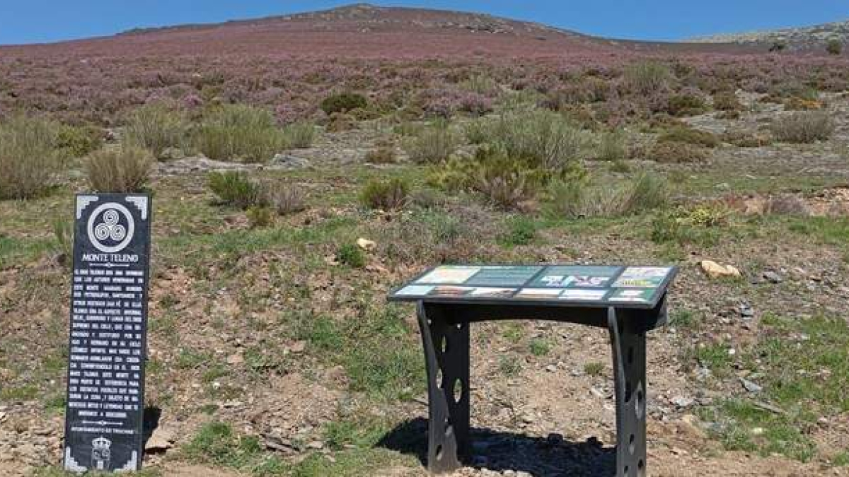 Señalización de una de las nuevas rutas puestas en marcha por el Ayuntamiento de Truchas.  DL