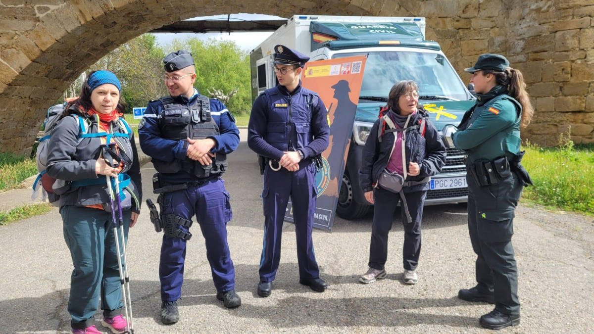 Nueva oficina de la Guardia Civil para atender a los peregrinos que cruzan León.