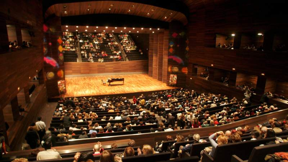 Público en el Auditorio Ciudad de León. NORBERTO