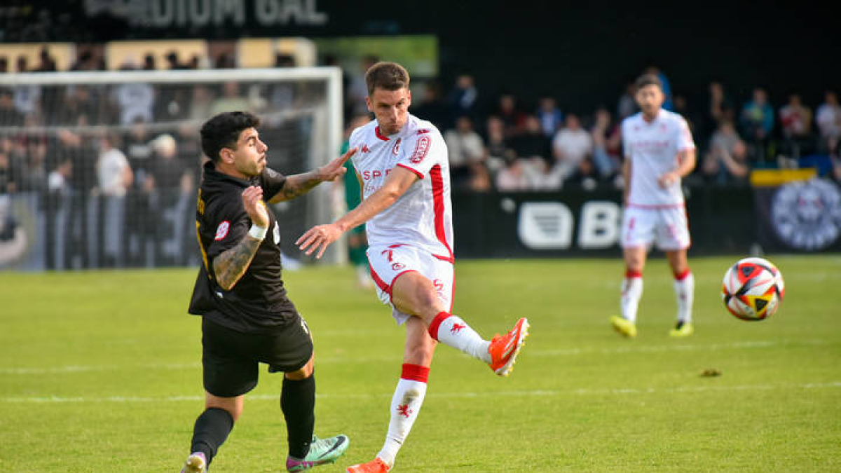 Carlos Calderón fue el jugador que más disparó a puerta de la Cultural.