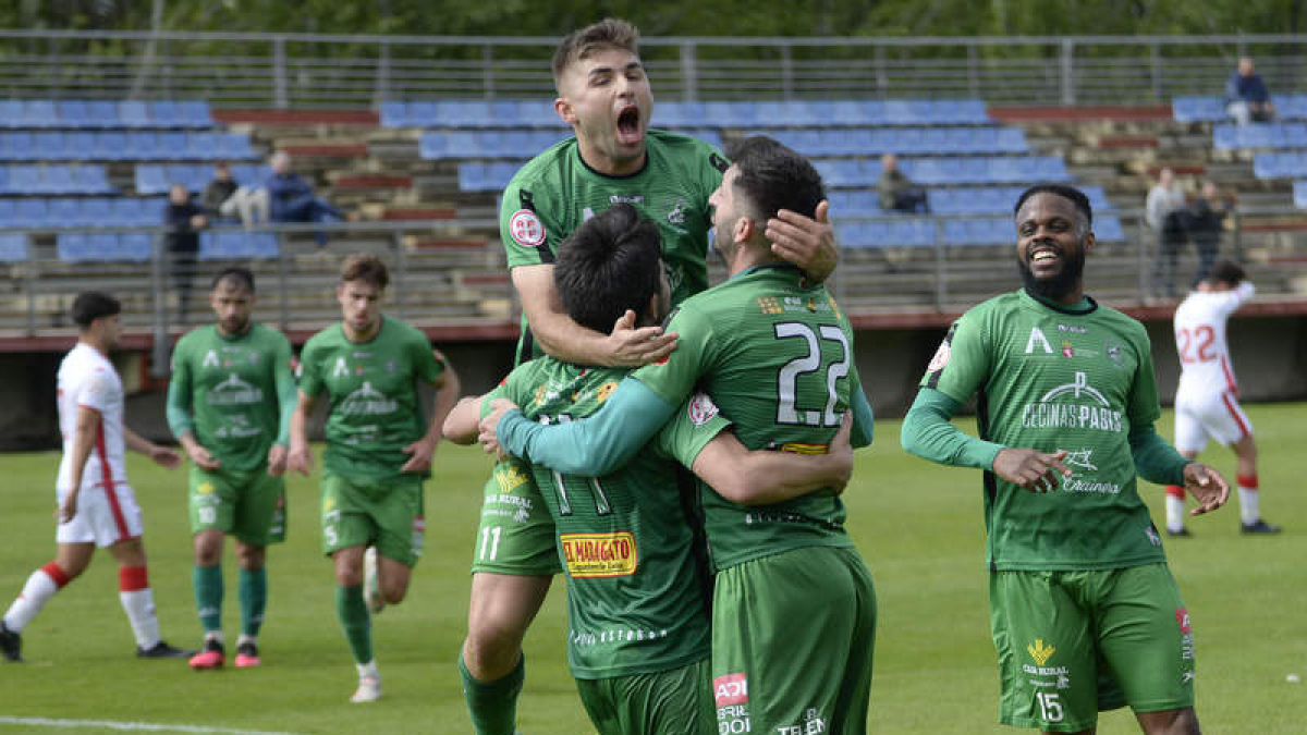 El Atlético Astorga encarriló su triunfo frente el Júpiter en la primera parte. MARÍA FUENTES