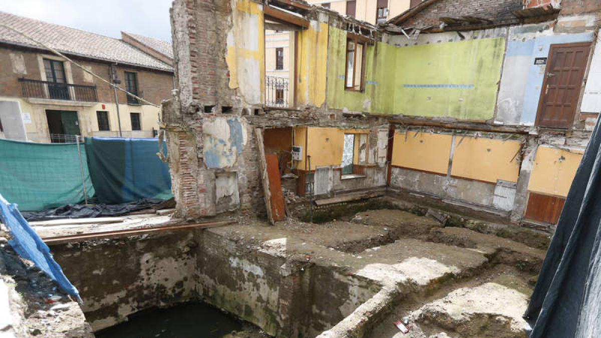 Solar de casa Luisón en Puerta Obispo, junto a la Catedral.  RAMIRO