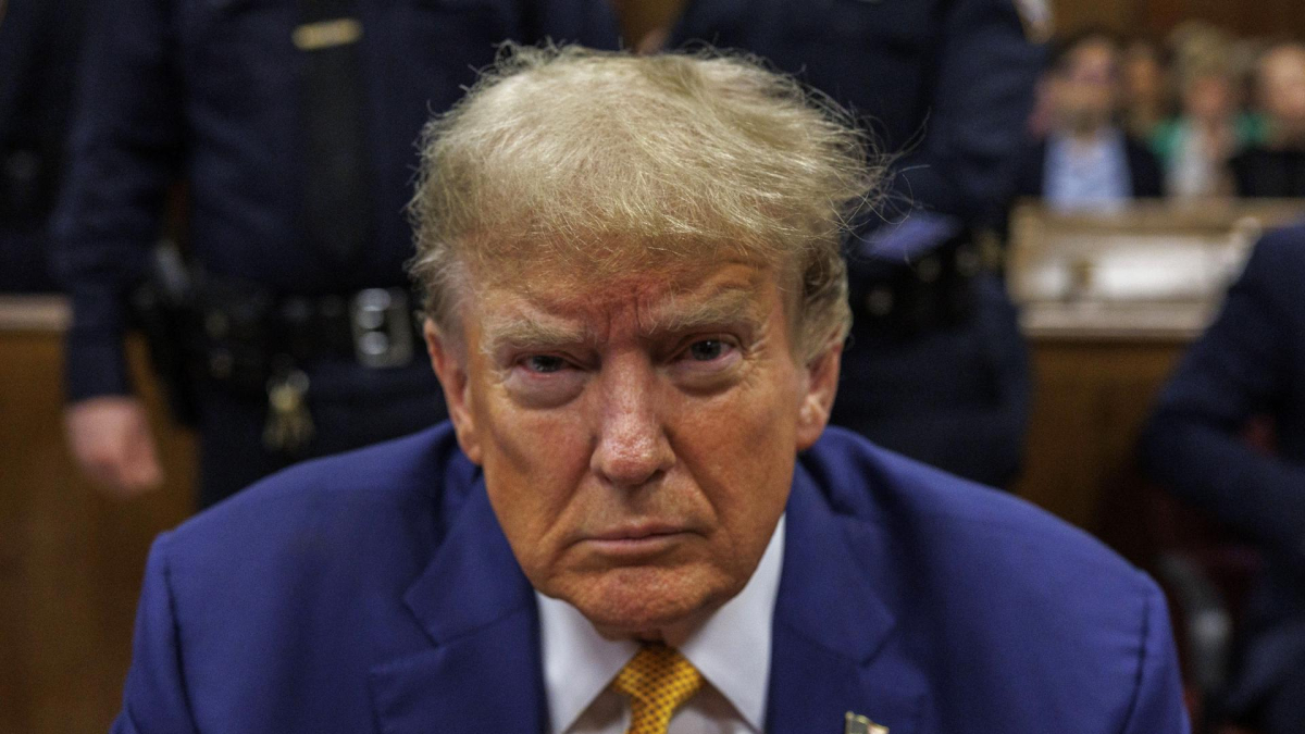 Foto del candidato presidencial republicano y expresidente estadounidense Donald Trump durante el juicio que enfrenta en Nueva York. EFE/Sarah Yenesel
