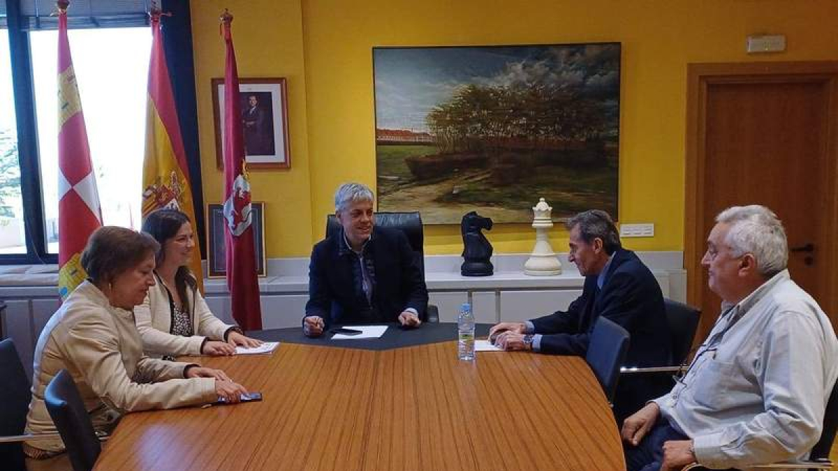 Un momento de la reunión celebrada en la Junta. DL