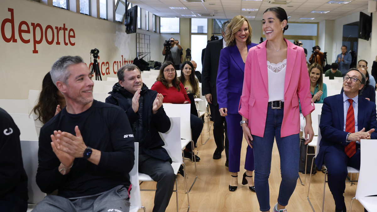 La jugadora de bádminton Carolina Marín a su llegada a la rueda de prensa tras ser reconocida con el Premio Princesa de Asturias de los Deportes 2024. EFE/ Sergio Perez