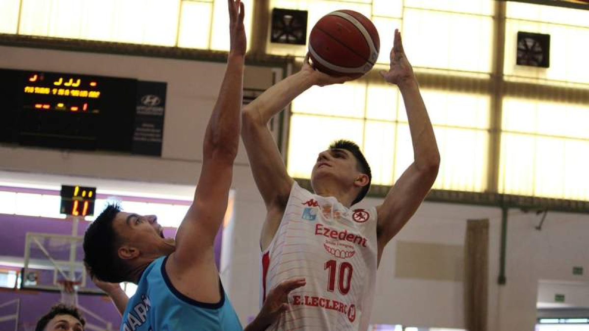 Diego Bultó anotó 15 puntos para una Cultural que se estrenó con derrota en la fase de ascenso a la Liga LEB-Plata.  TOMMY BATALOV / FEB