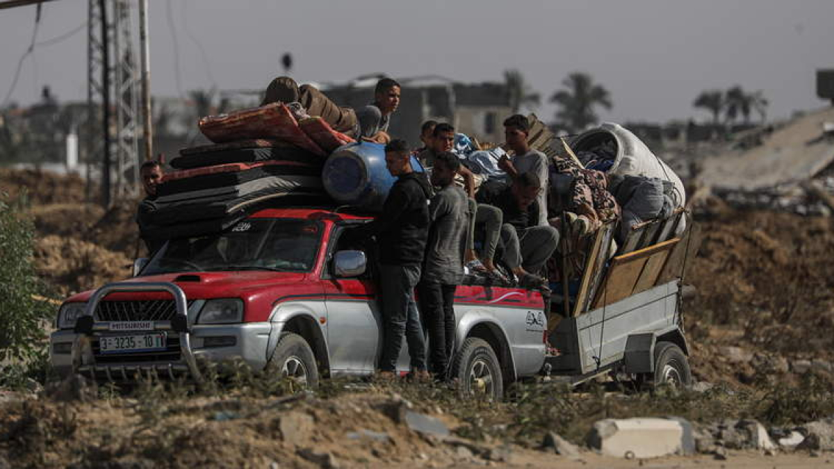 Palestinos dezplazados huyen de la guerra en Gaza.  MOHAMMED SABER