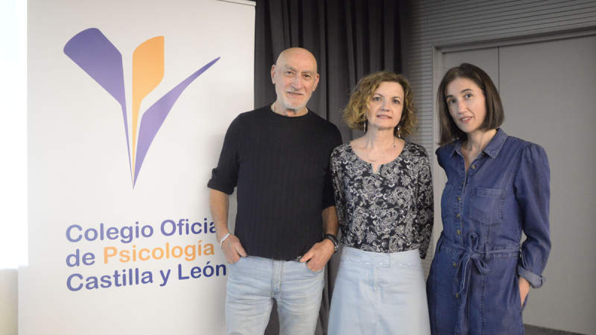 José Luis Santos Cela, Julia Otero García y Silvia Muñoz Manceñido. MARÍA FUENTES