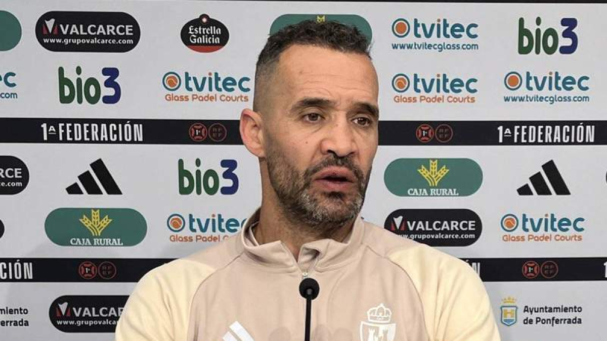 Juanfran podría jugar ante el Real Unión Club con el 4-4-2 de la semana pasada.  LDLM