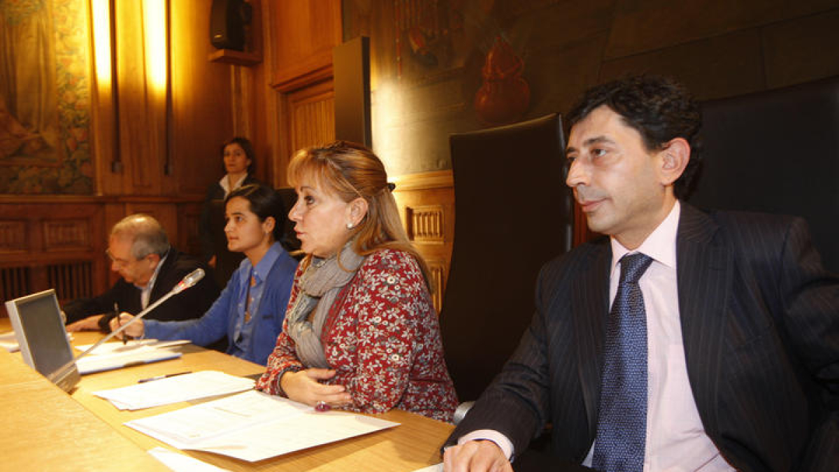 Triana participó en una presentación realizada en la Diputación provincial sobre asuntos tecnológicos.