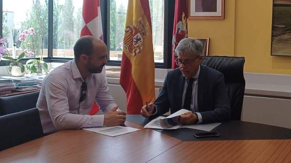 Un momento de la reunión celebrada en la Junta.  DL