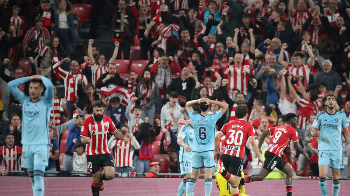 Villalibre anotó en el último suspiro el gol del empate.  LUIS TEJIDO