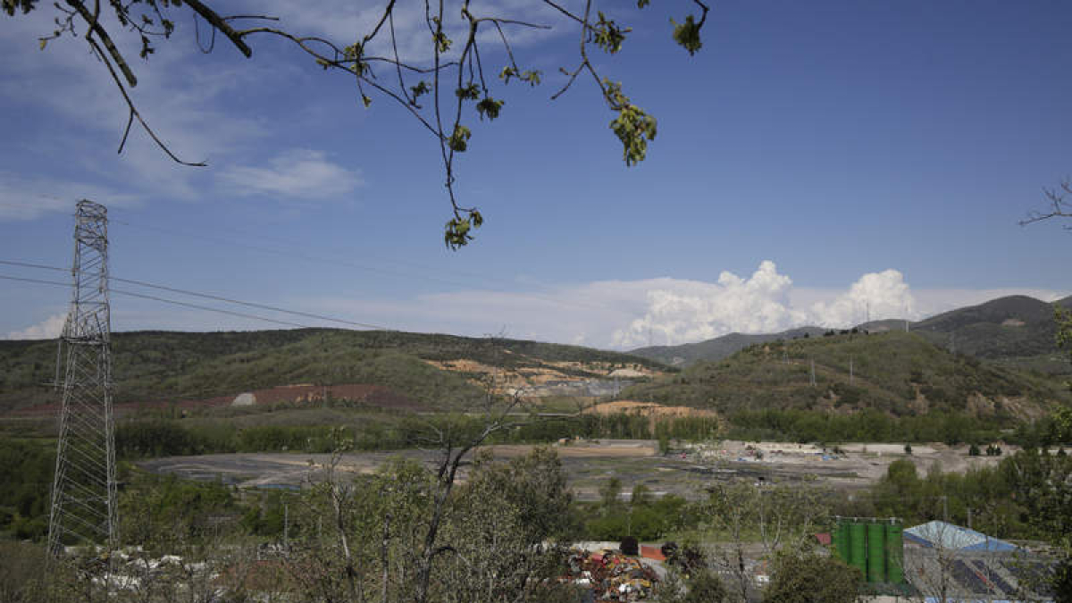 Después de más de cuatro años de trabajo todas las edificaciones de la central han sido derruidas.  FERNANDO OTERO