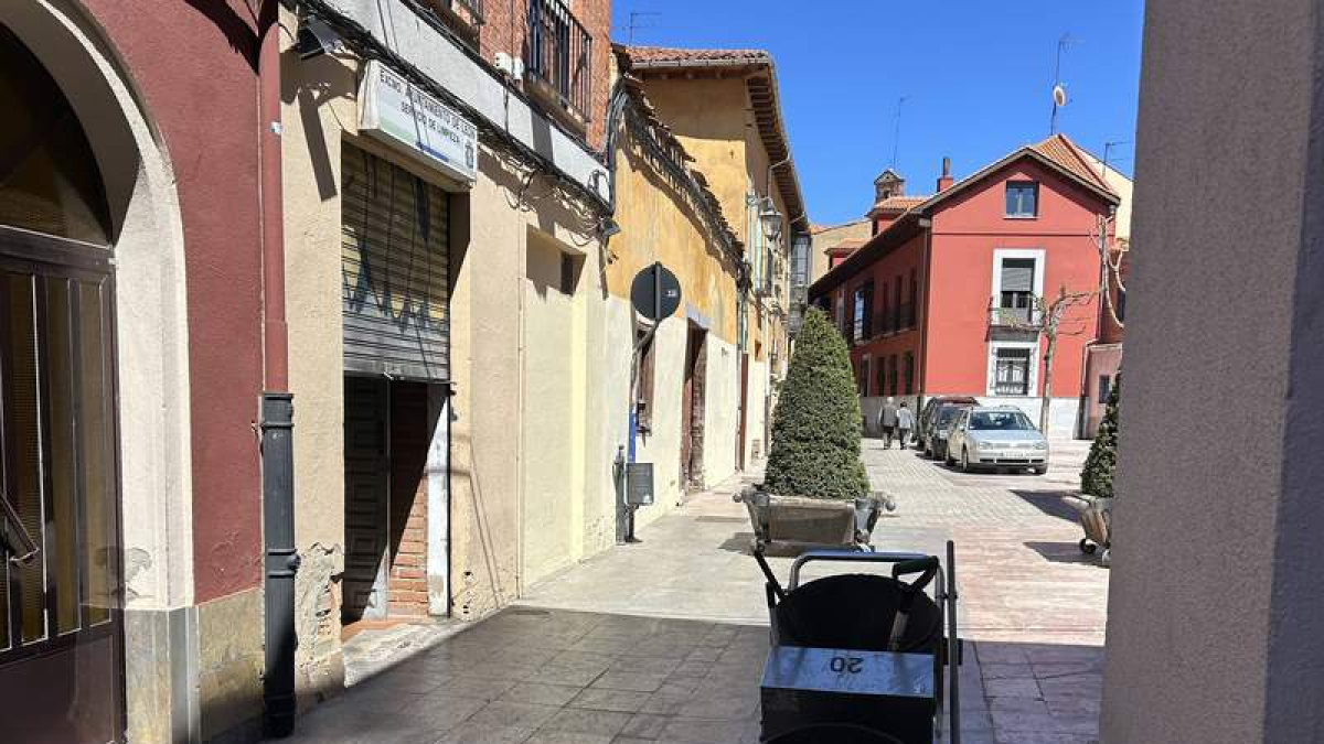 El cuartelillo está en Serranos, junto a la plaza Torres de Omaña. DL