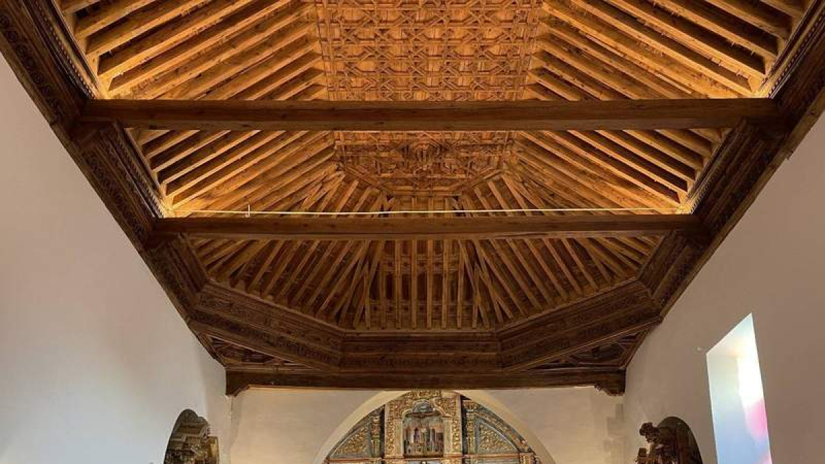 Aspecto del artesonado mudéjar de la iglesia recién restaurado. TISTA RUBIO NISTAL