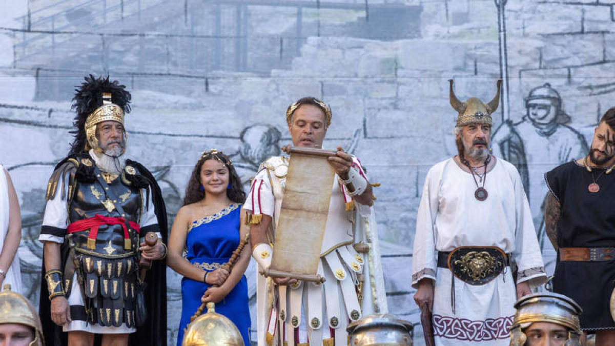 El César romano y el Caudillo Astur, dos de los grandes protagonistas de Astures y Romanos. DL