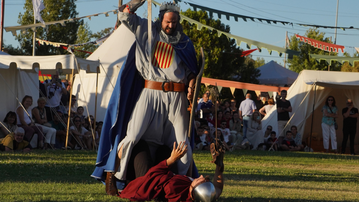 Villadangos recrea la derrota, en 1111, de la Reina Urraca ante el Rey Alfonso de Aragón.