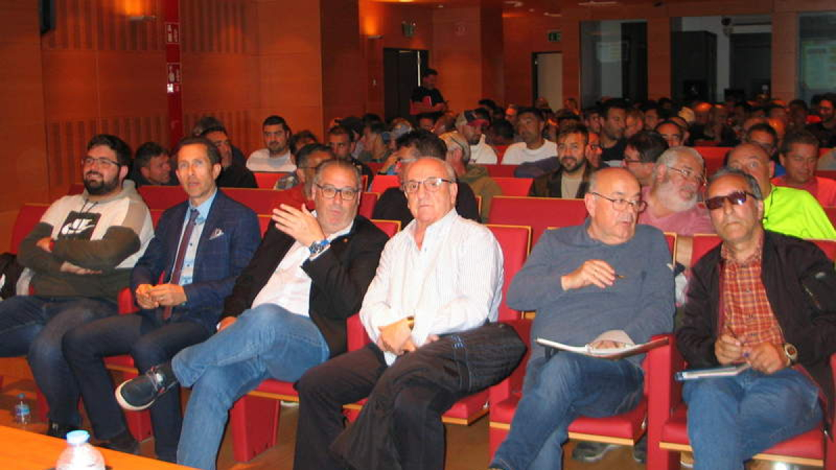 La iniciativa futbolística contó con 140 asistentes.  M. MACÍAS