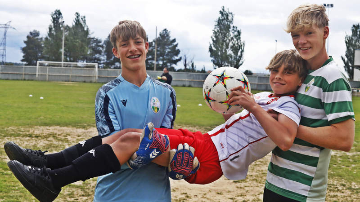 Rodri, Dani y Guillermo se proclamaron campeones de Liga con sus respectivos equipos de La Virgen del Camino y de la Cultural en la presente temporada 2023-2024. RAMIRO