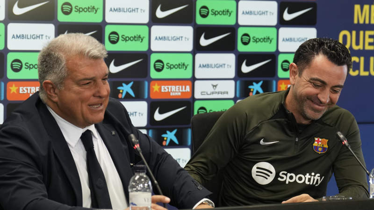 Joan Laporta quiere destituir a Xavi Hernández.  ALEJANDRO GARCÍA