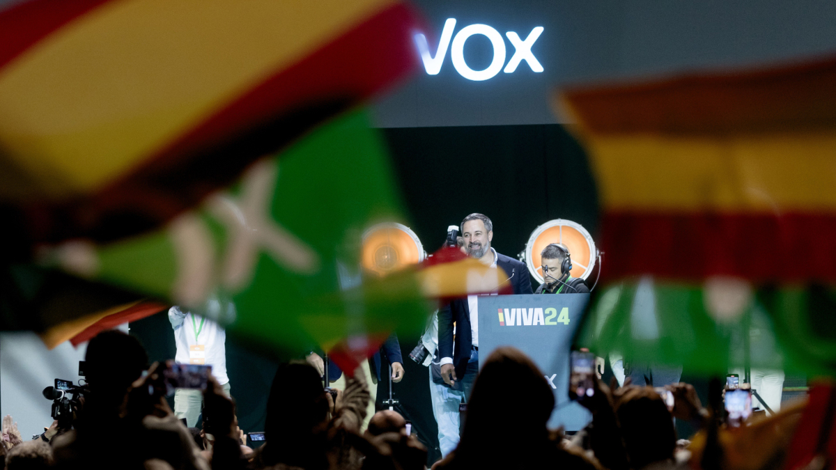 El líder de VOX, Santiago Abascal, interviene durante el acto ‘Viva 24’ de VOX, en el Palacio de Vistalegre, a 19 de mayo de 2024, en Madrid (España).