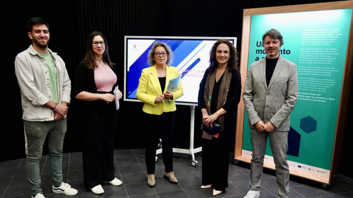 Los responsables de Cruz Roja y el Credei, ayer.  CAMPILLO