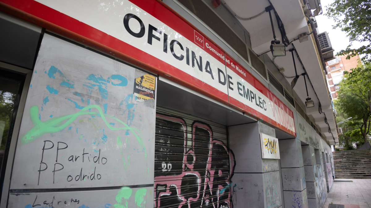 Fachada de una oficina del SEPE, a 6 de mayo de 2024, en Madrid (España).