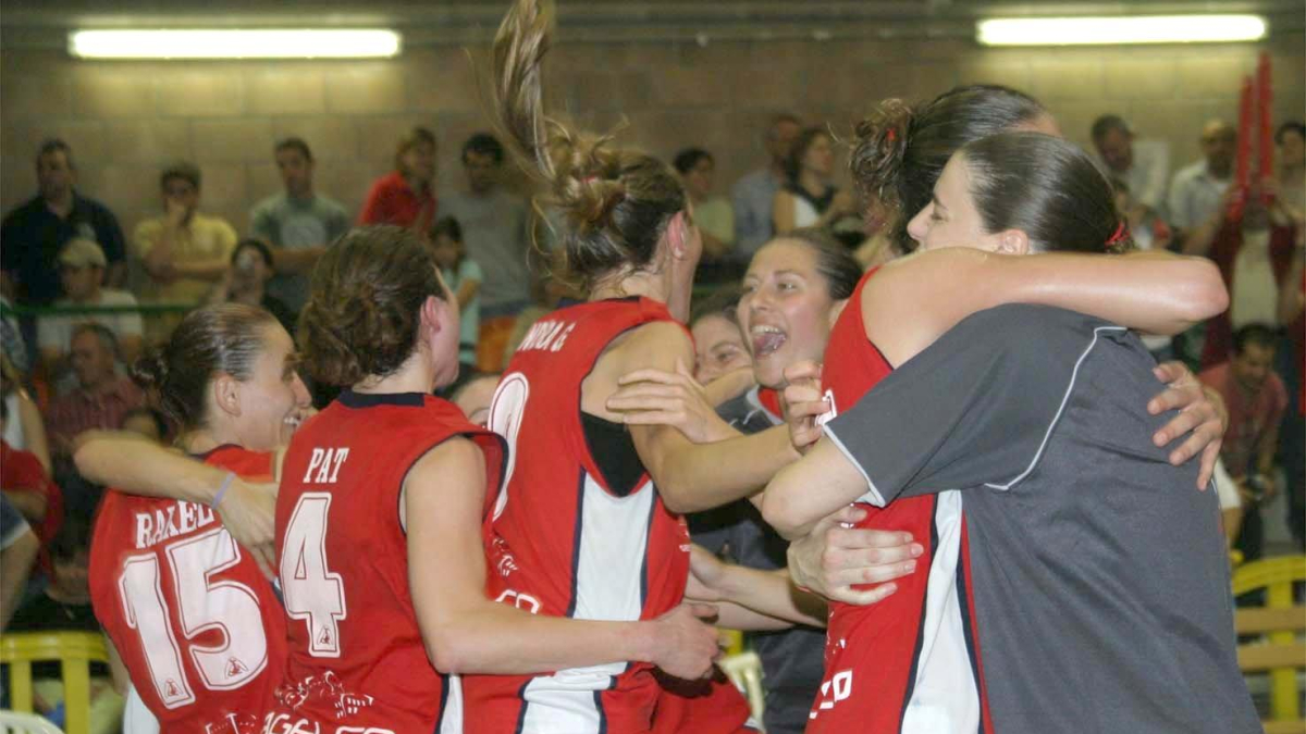 Acis Mercaleón logró la gesta de subir a la máxima categoría del baloncesto femenino nacional el 23 de mayo de 2004. Venció al favorito Sõller (54-64) en la cancha
 mallorquina tras un encuentro perfecto.