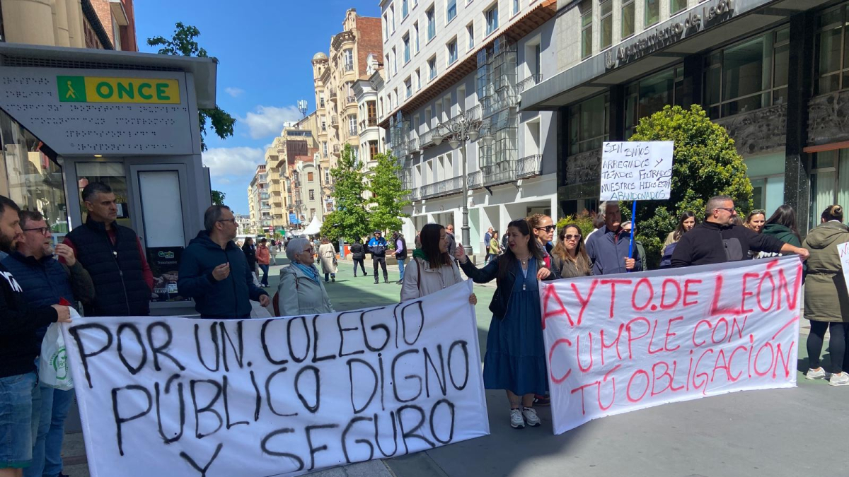 Exigen al alcalde de León que asuma su responsabilidad con el mantenimiento de los colegios