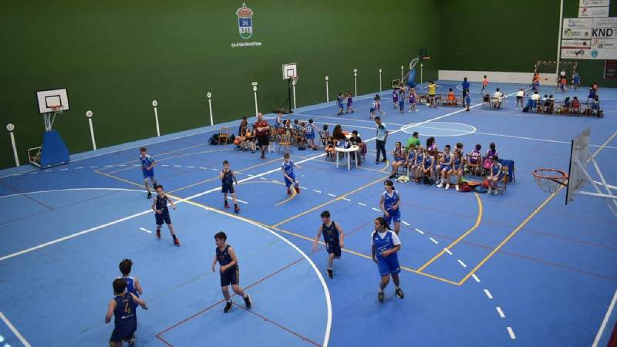 Imagen de una jornada de las Escuelas Deportivas de Santa María del Páramo. DL