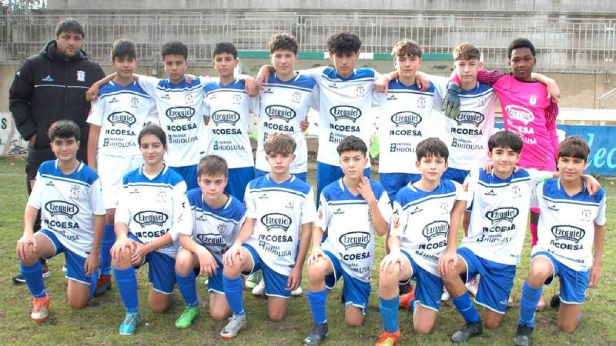 Formación del equipo del León CF que está disputando la fase de ascenso a 2ª Regional Infantil. DL
