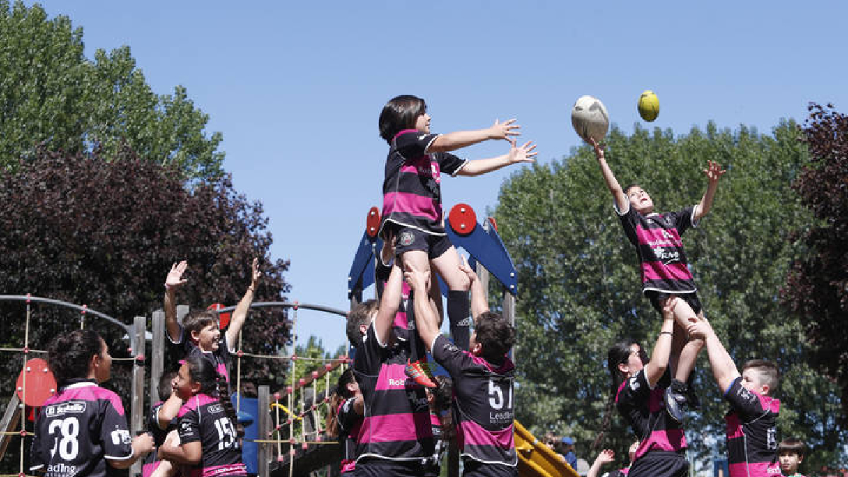 Municipalia ha sido la gran fiesta del deporte infantil y juvenil de final de temporada. Este año cuenta con 6.000 inscritos. Contará en esta edición con zonas deportivas en las que se ubicarán cada una de las disciplinas que se imparten en las Escuelas Deportivas Municipales.
