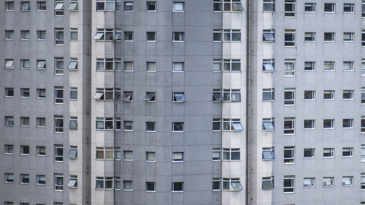 Un bloque de viviendas en Ourense. BRAIS LORENZO