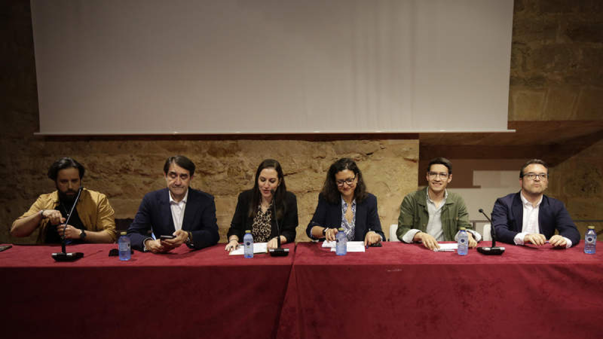 Mesa de intervinientes del PP en el evento electoral del PP ayer tarde. FERNANDO OTERO