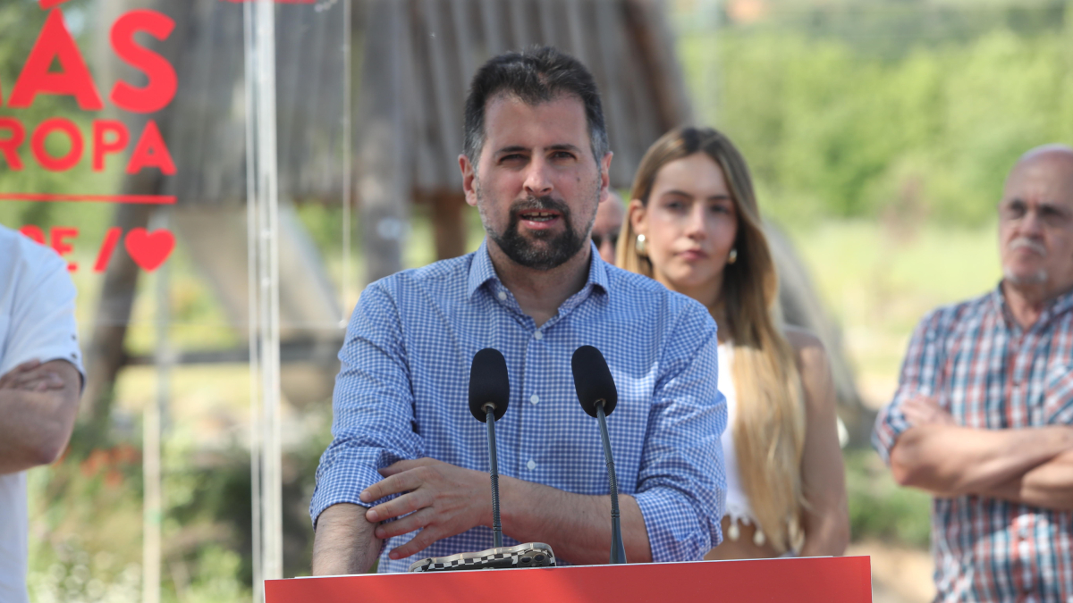 Luis Tudanca en el Anillo Verde de Ponferrada.