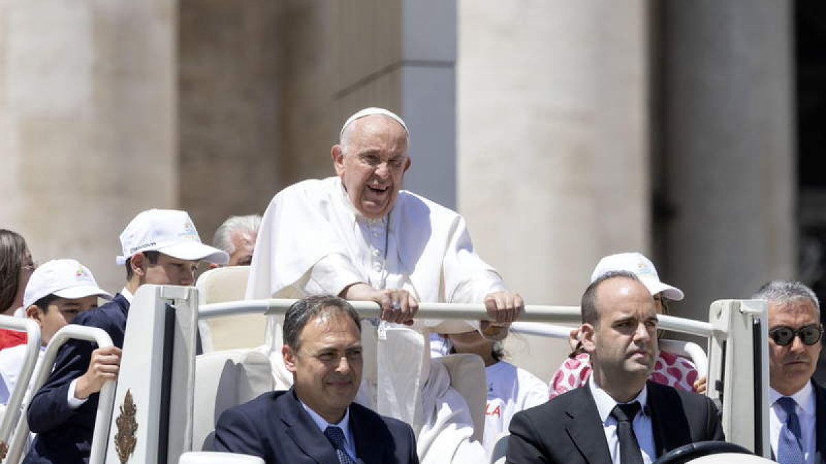 El papa Francisco, ayer en el Vaticano.  MASSIMO PERCOSSI