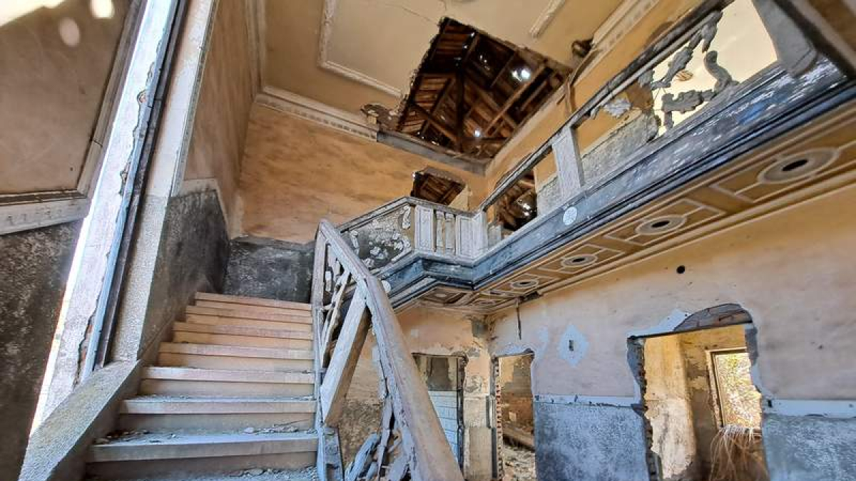 Imagen de archivo de la casa grande del poblado de Albares-Estación. C. FIDALGO