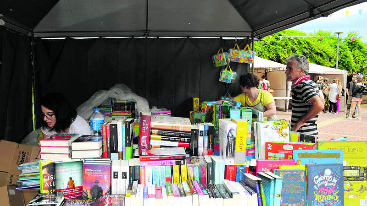 Imagen de una edición pasada de la Feria del Libro.  MEDINA