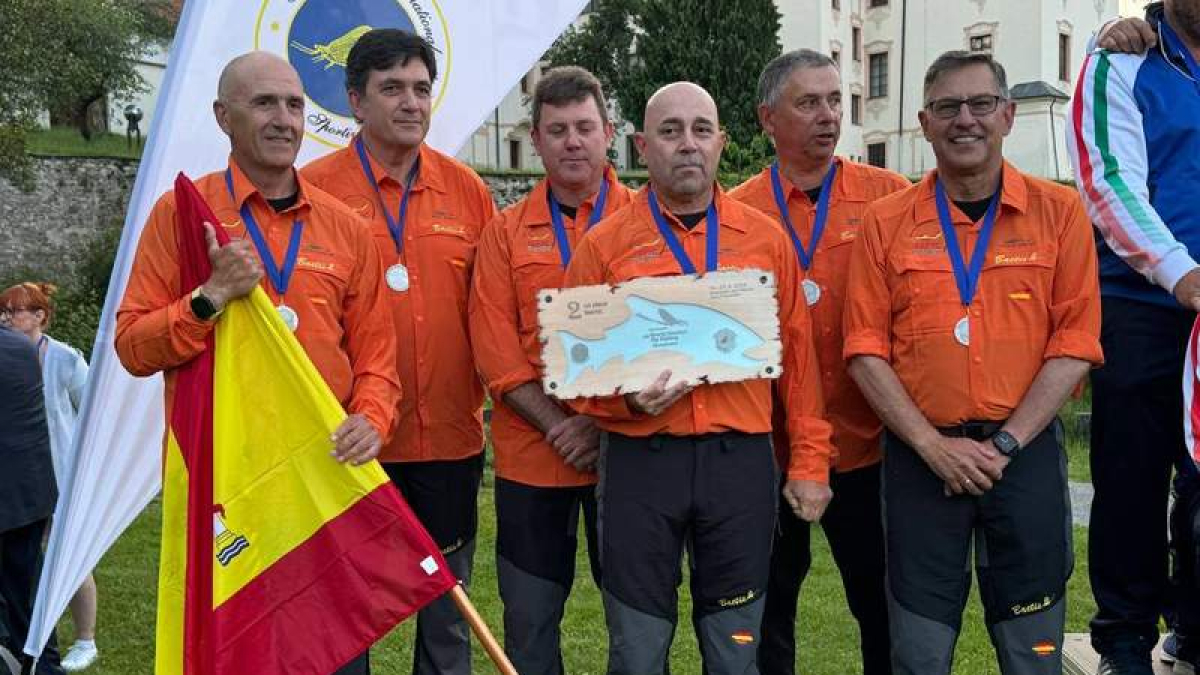 Pablo Castro Pinos, Miguel Bao, Alberto Llanas, Juan Carlos Castro, Luis Nieto y Álvarez Tejedor. DL