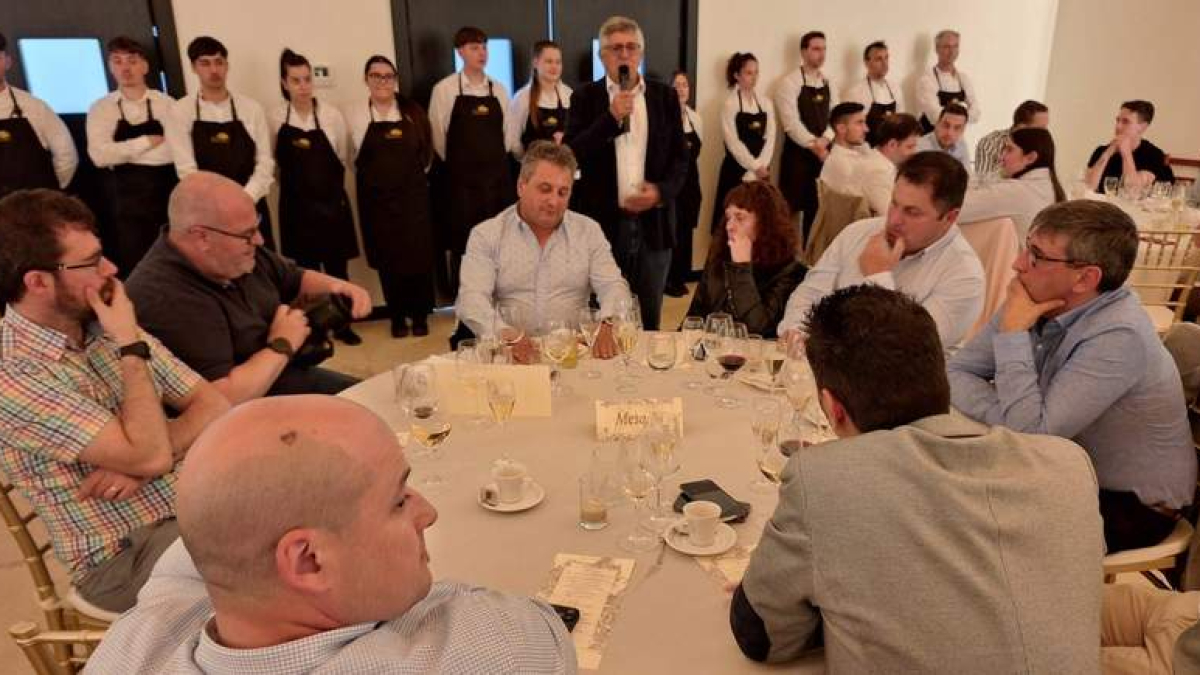 El Abanca Ademar despidió la temporada con su habitual cena en este caso en la Finca Valdemora. FRAGUAS